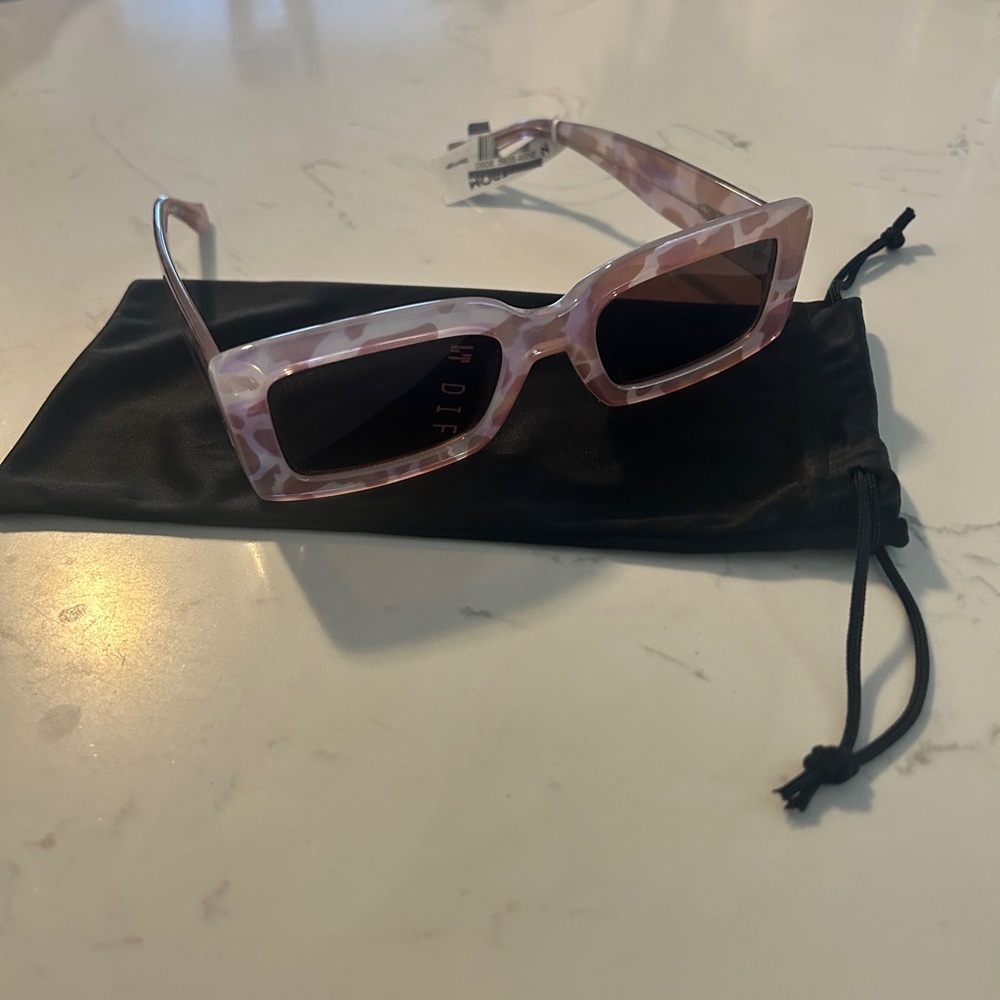 DIFF 53mm Rectangle Sunglasses – Pink Tortoise w/… - image 5